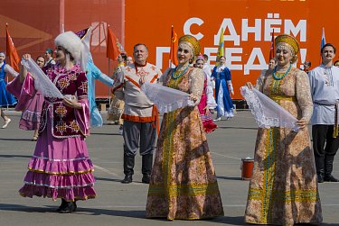 Оренбуржцы отмечают главный праздник страны